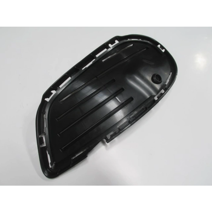 Mercedes C Class- W205- 14/17; Sis Lamba Kapağı Braketi Sağ Sensör Delikli (Amg)(Tw) (Oem No: 2058854123)
