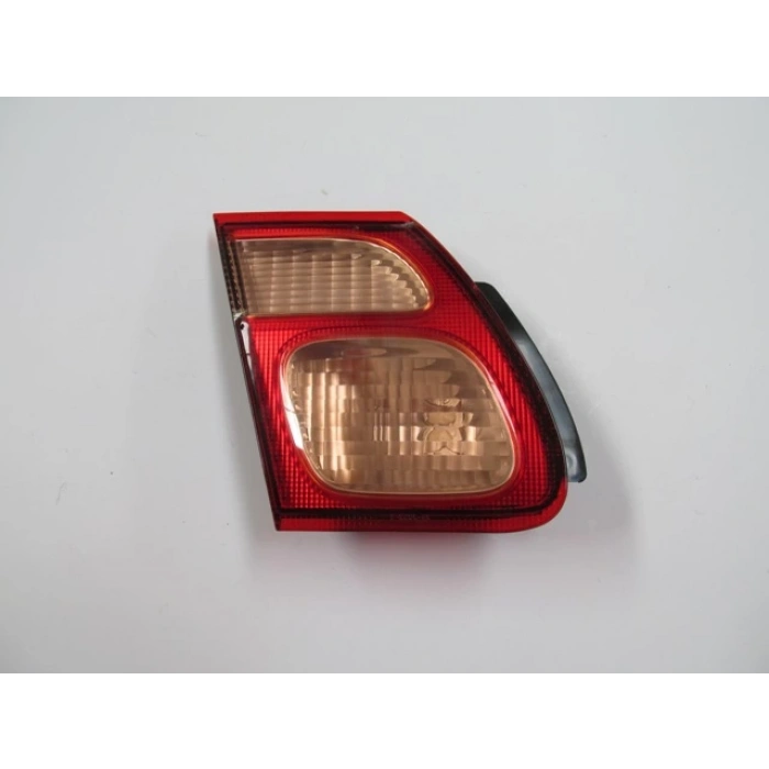 Nıssan Almera- N16- Sd- 00/06; İç Stop Lambası Sol Beyaz/Kırmızı (Casp) (Oem No: 26555-5M529)