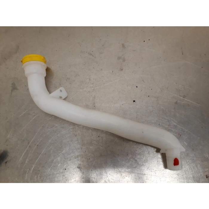Renault Clıo- 4- Hb- 16/20; Ön Cam Su Bidonu/Deposu Dolum Borusu (Kapaklı) (Oem No: 289157201R)