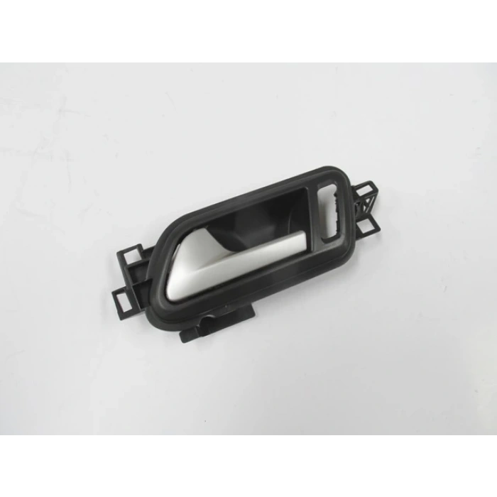 Volkswagen Amarok- 17/20; Ön Kapı İç Açma Kolu Sol Siyah (Elceği Gümüş Gri) (Hushan) (Oem No: 2H0837113Dubn)