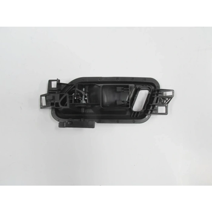 Volkswagen Amarok- 11/16; Ön Kapı İç Açma Kolu Sağ Siyah (Elceği Gümüş Gri) (Hushan) (Oem No: 2H0837114Dubn)