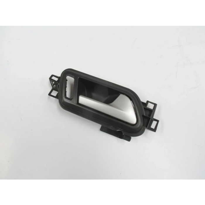 Volkswagen Amarok- 17/20; Ön Kapı İç Açma Kolu Sağ Siyah (Elceği Gümüş Gri) (Hushan) (Oem No: 2H0837114Dubn)