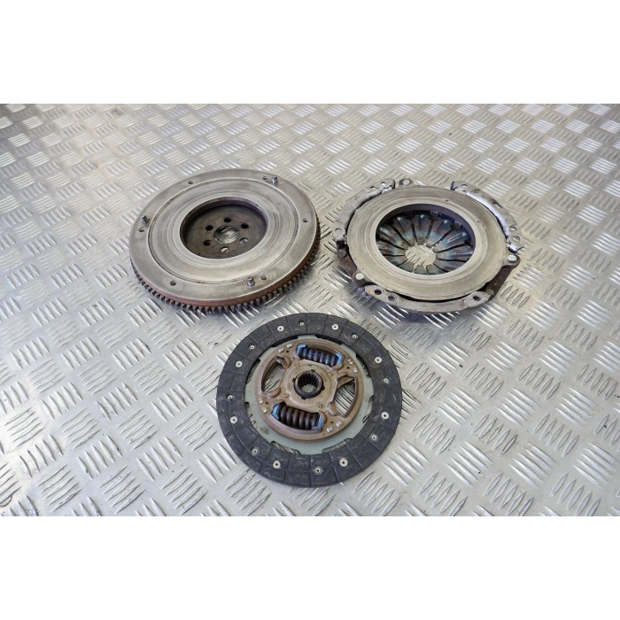 Debrıyaj Setı Amtransporter T5: Rulmanlı Japon Yarıs (P9) 1.3 06-08 (Oem No: 31250-59635 + 31230-52040)