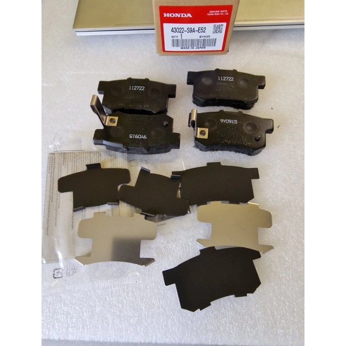 Fren Balatası Arka . Japon Crv (Rd) : Cıvıc (Es) 03-05 : Cıvıc (Ep, Eu) Hb 01-05 : Cıvıc (Fd, Fb) 06-16 : Accord (Ce) Euro 96-97 : Accord (Ch) 98-02 : S2000 (Ap) 00-07 : Prelude (Bb) 92-01 : Swıft (Ez) 1.6 06-10 2.0 02-06 (Oem No: 43022-S9A-E52)