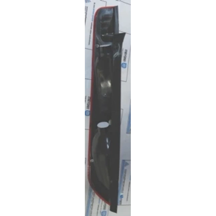 Ford Focus- Hb- 05/07; Stop Lambası Sağ Kırmızı/Beyaz (5Kapı) (Famella) (Oem No: 4M51-13A602-Aa)