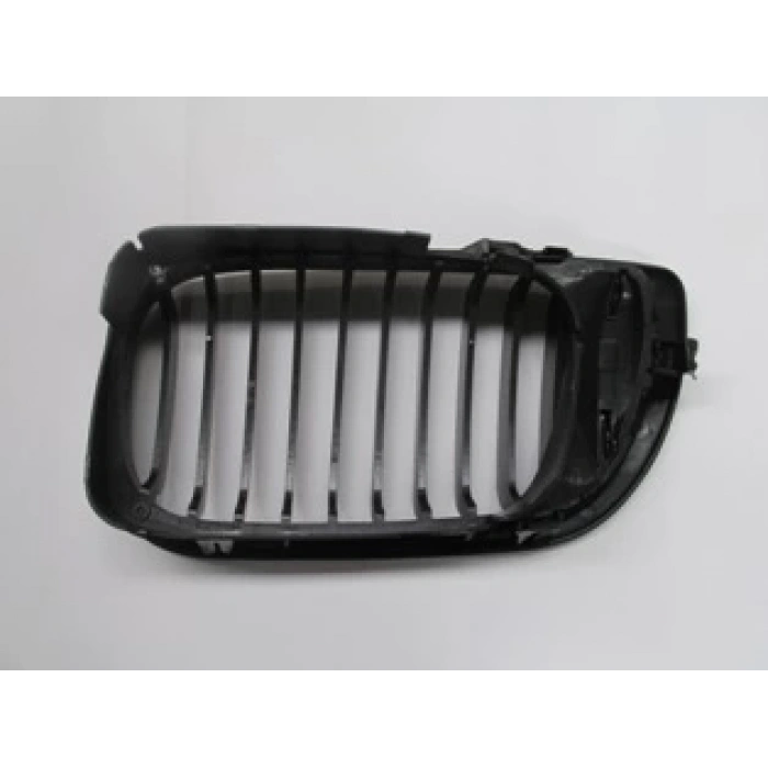 2002-2005 Bmw 3 Serisi Sd- Ön Panjur Sağ Siyah (Bfn) (Adet) (Oem No:51137042961)