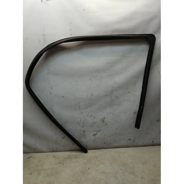 Ön Kapı Cam Fıtılı : Sağ Opel Corsa D Corsa E Bm 07- (Oem No: 5148174)