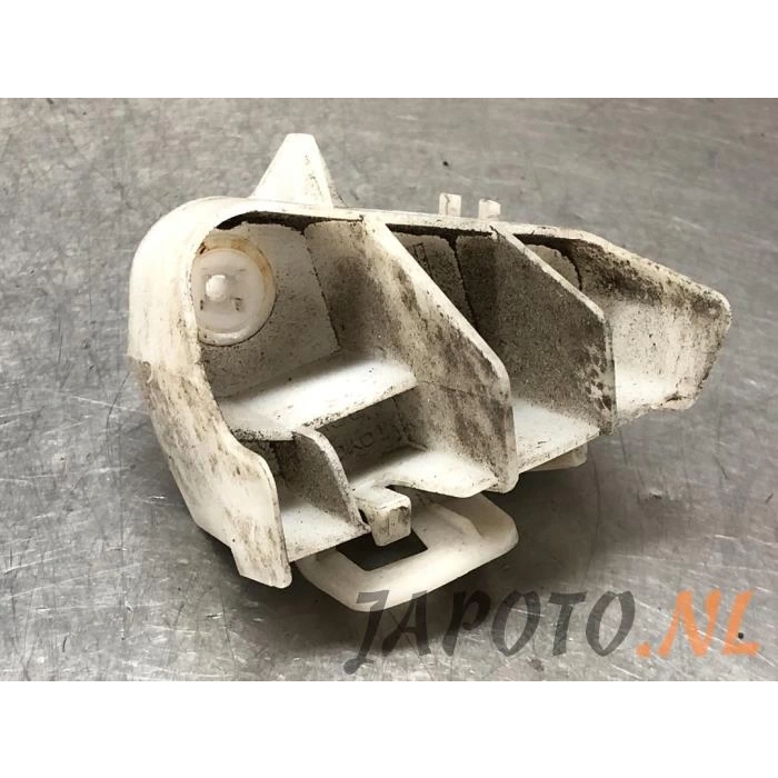 Tampon Bağlantı Braketi Yarıs 11-15 Arka Küçük Sağ (Oem No: 52155-0D050)