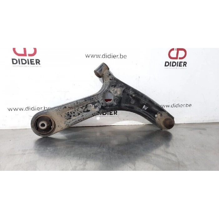 Salıncak İ10 13-19 Burçlu Rotilli Alt Sağ (Oem No: 54501-B9000)