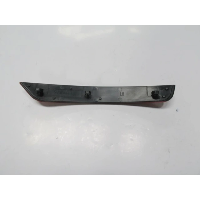 Volkswagen Golf- 6- 09/12; Arka Tampon Reflektörü Sol Kırmızı (Gtı)(Famella) (Oem No: 5K0945105H)
