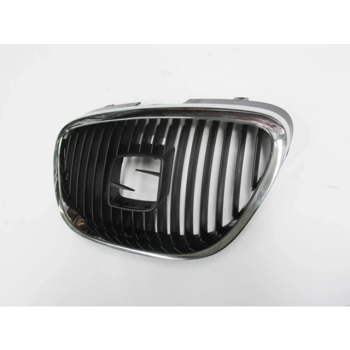 Seat Altea 2004-2009 Ön Panjur Siyah (Nikelaj Çerçeveli)(Tyg) (Oem No: 5P0853651A9B9)