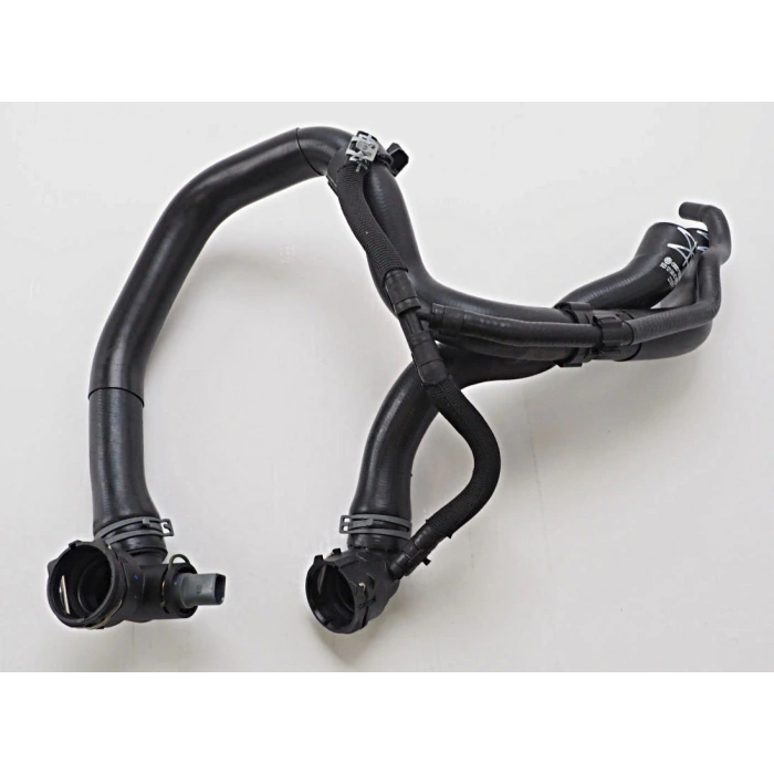 Radyatör Su Hortumu Müsürü Üzerınde Vw Golf7-A3-Leon-Octavıa Cyvb-Cjza-Chpa-Cpta-Czca 1,2 Tsı-1,4 Tsı 13- (Oem No: 5Q0121049Ad)