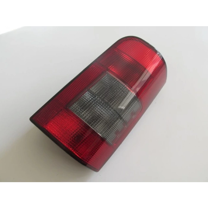 1996-2002 Peugeot Partner Stop Lambası Sağ Kırmızı-Füme (Bagaj Kapağı Yukarıya Açılan Tip) (Pleksan) (Adet) (Oem No:6351J0)