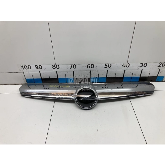 Panjur : Krom Ön Opel Corsa D Bm 07- (Oem No: 6400633)