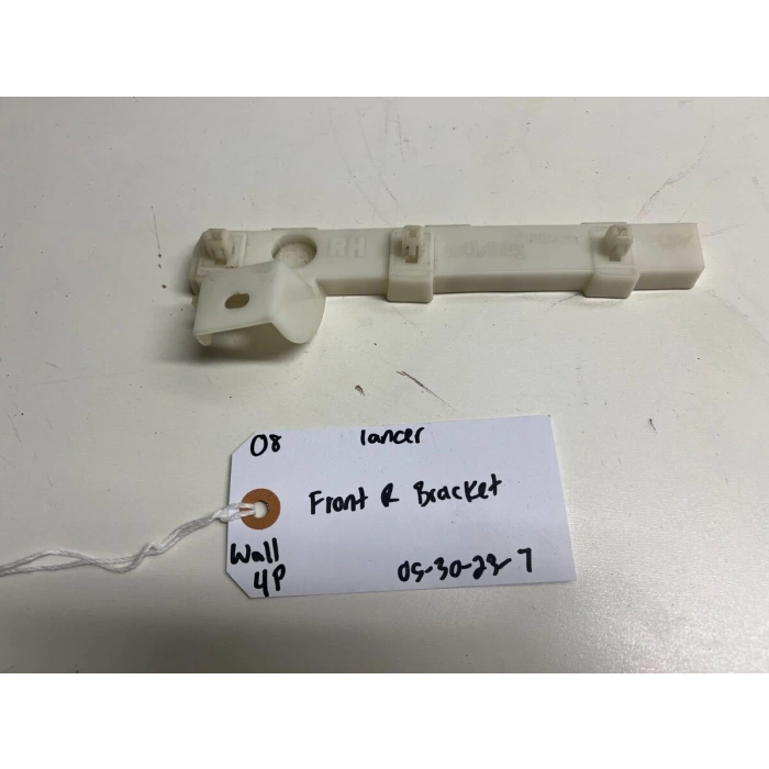 Tampon Bağlantı Braketi Lancer Ön 08Sonrası Sağ (Oem No: 6400A404)