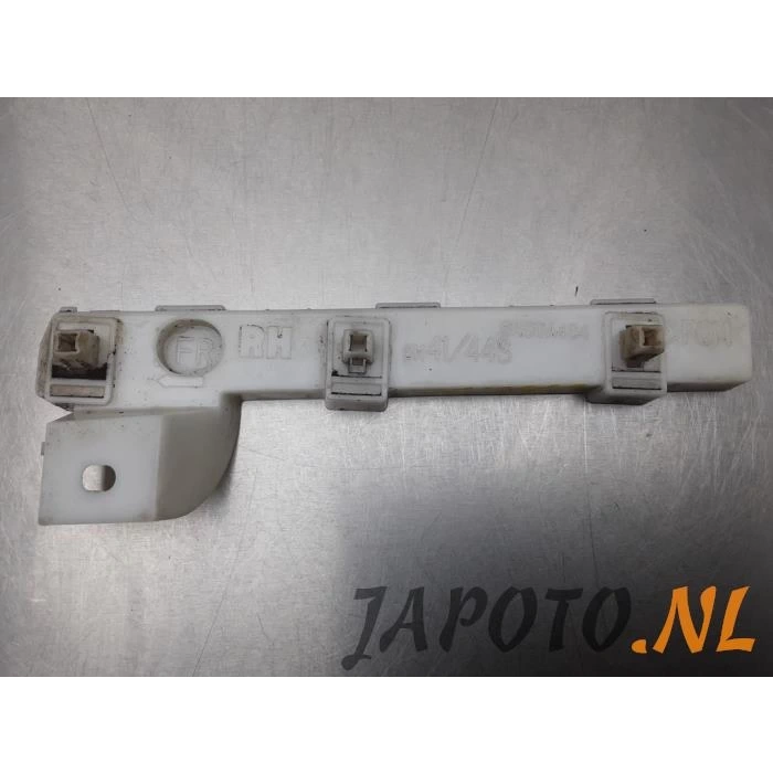 Tampon Bağlantı Braketi Lancer Ön 08Sonrası Sağ (Oem No: 6400A404)