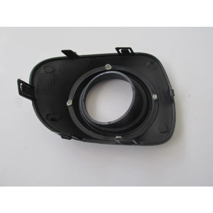 Mitsubishi L200 2010-2013 Pickup Sis Lamba Kapağı Sol Delikli (Üst Çerçevesi Gri) (Fpı) (Oem No: 6400C174T)