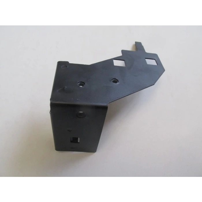 Renault Captur 2013-2019 Ön Tampon Çamurluk Bağlantı Braketi Sol (Sac) (Eagle Body) (Oem No: 641815839R)