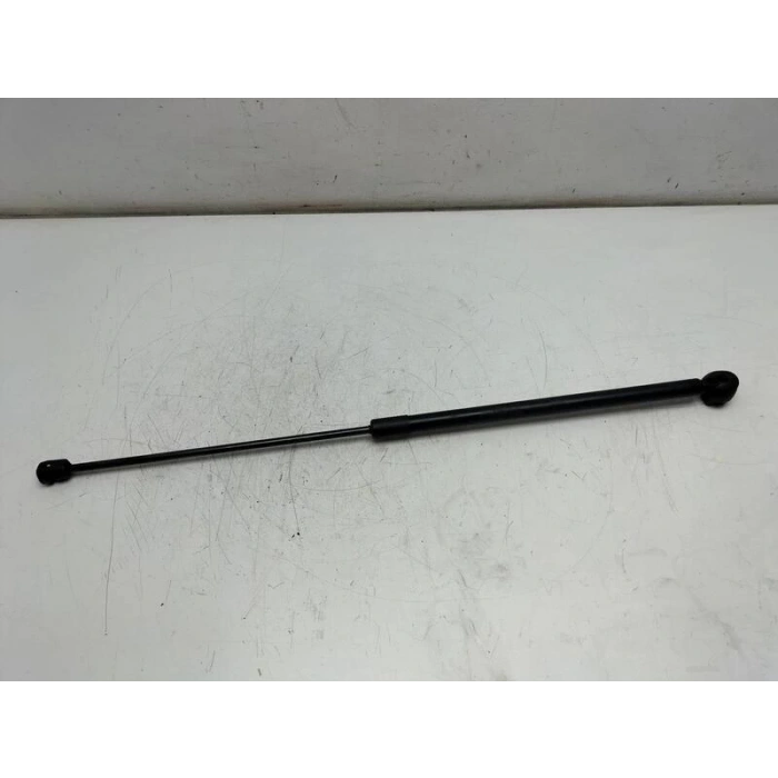 Motor Kaput Amortısörü Renault Fluence (L3_) / Megane Iıı Hatchback (Bz0/1_) / Megane Iıı Grandtour (Kz0/1_) / Megane Iıı Combi Van (Kz0/1_) / Megane Iıı Coupe (Dz0/1_) / Megane Cc (Ez0/1_) Bm 08- (Oem No: 654710003R)