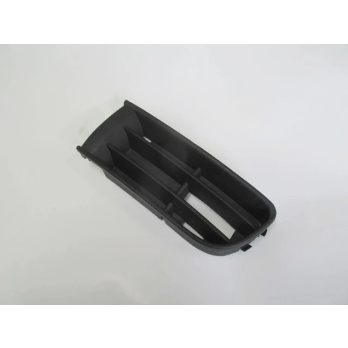 2002-2005 Volkswagen Polo 5 Sis Lamba Kapağı Sol (Sis Deliksiz) (Çift Farlı Tip) (Adet) (Oem No:6Q0853665F)