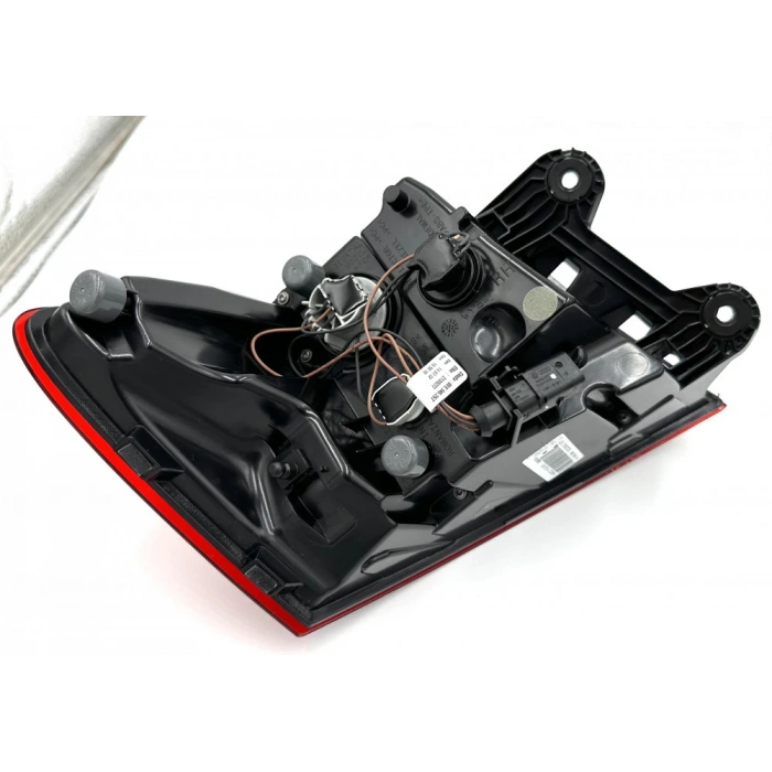 Stop Lambası Dış Sağ Vw Fabıa Bm 22- (Oem No: 6Ve945096)