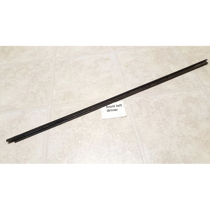 Cam Sıyırıcı Cıvıc  96-00 Ön Kapı Dış Sol (Siyah) (Oem No: 72450-S01-A01)