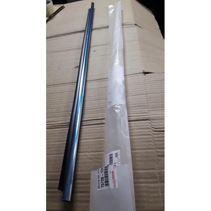 Cam Sıyırıcı Corolla 13-18 Ön Krom Sol (Oem No: 75720-12830)