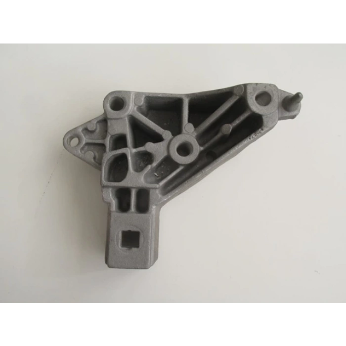 Renault Kangoo- 98/03; Motor Takozu Bağlantı Kulağı (1.4 8Valf)(Alüminyum) (Oem No: 7700432410)