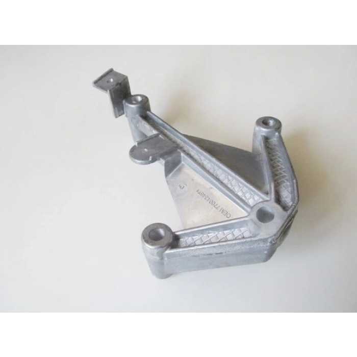 Renault Symbol- Thalıa- Sd- 09/12; Şanzuman Bağlantı Ayağı Sağ 1,2/1,4Cc 1,5 Dcı (Oem No: 7700434628)