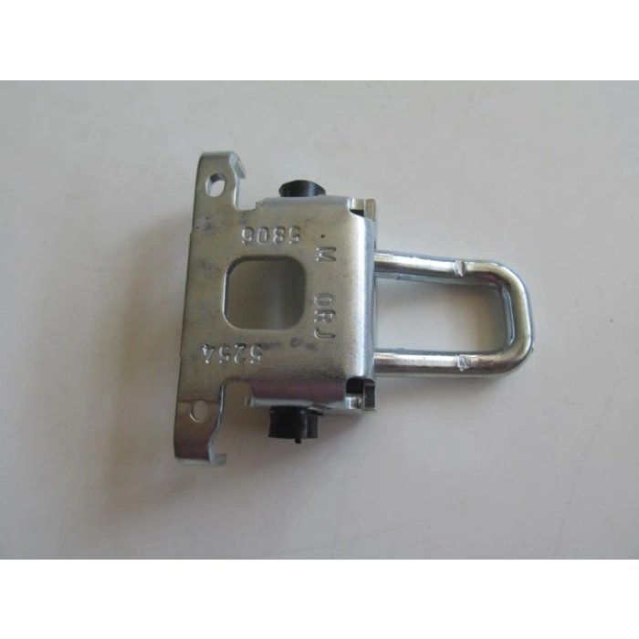 Renault Scenıc- 1- 00/03; Arka Bagaj Kapağı Kilit Karşılığı (Oem No: 7700834331)