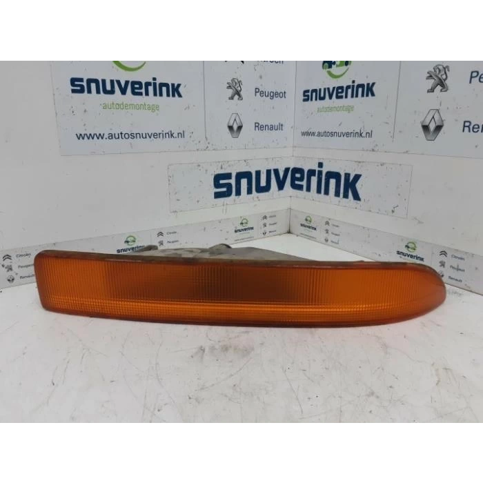 Sınyal Lambası Sag Sarı Renault Master/Movano Bm 98- (Oem No: 7701044523)