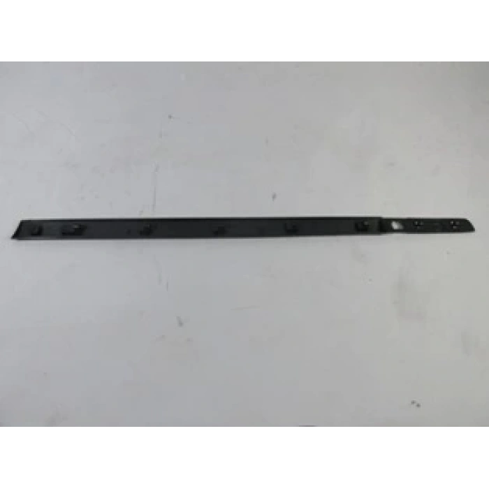 Renault Clıo- 3- Hb- 09/12; Ön Kapı Bandı Sağ Siyah (Oem No: 7701476430)