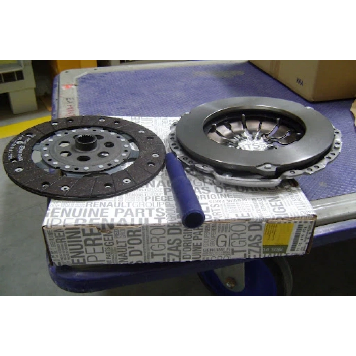 Debriyaj Seti Fluence 09-14 / Megane Iıı 09-14 / Clıo Iıı 05-12 / Kangoo 08Sonrası 1.5Dcı Rulmansız (Oem No: 7701476804)