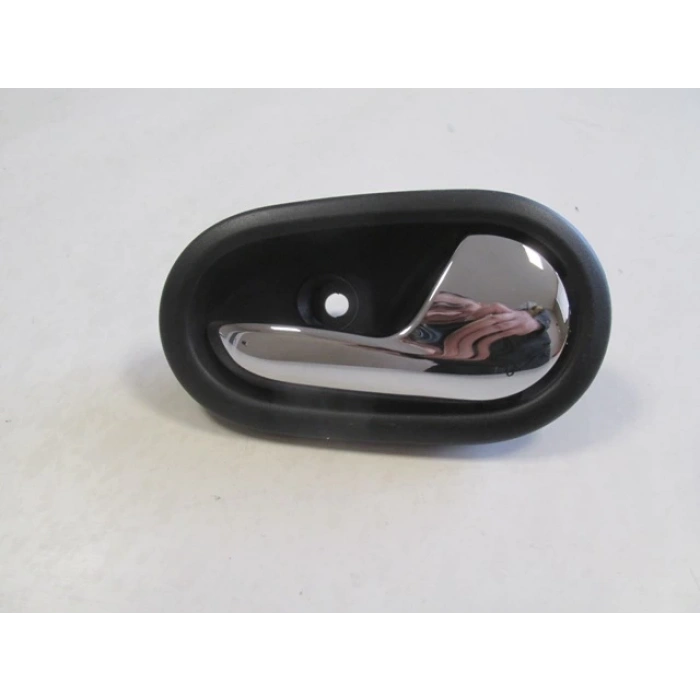Renault Symbol- 13/21; Ön Kapı İç Açma Kolu Sağ Nikelajlı (Oem No: 806718771R)
