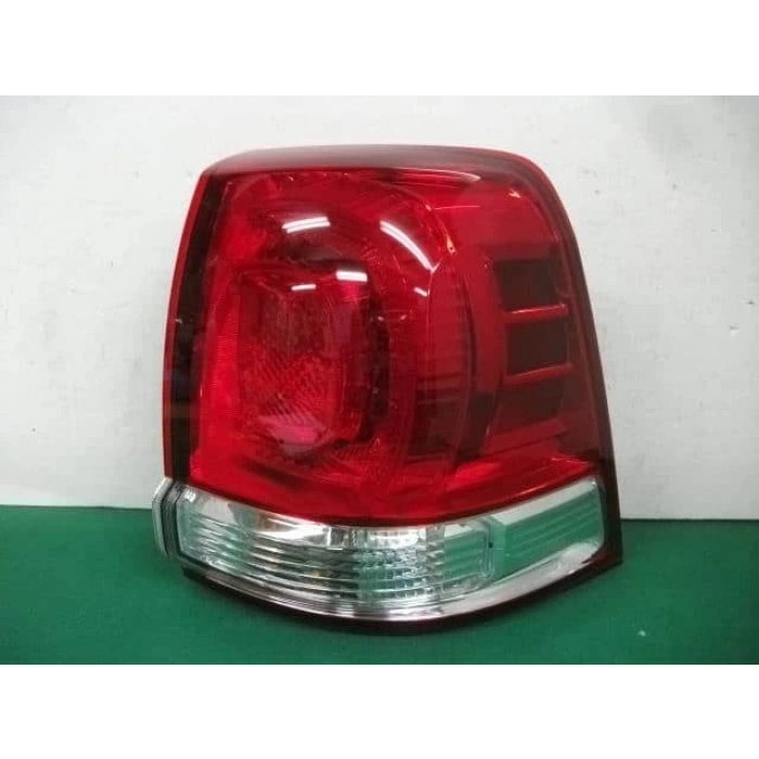 Stop Lambası Dıs Sag Japon Land Cruıser (J20) 4.7 32V:4.5 Td 07-12 (Oem No: 81550-60820)
