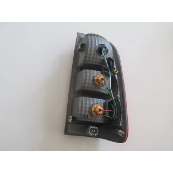 Toyota Hilux Vigo 2005-2011 D4D Stop Lambası Sol Kırmızı - Sarı - Beyaz (Duylu) (Casp)(E Marklı) (Oem No: 81561-0K010)