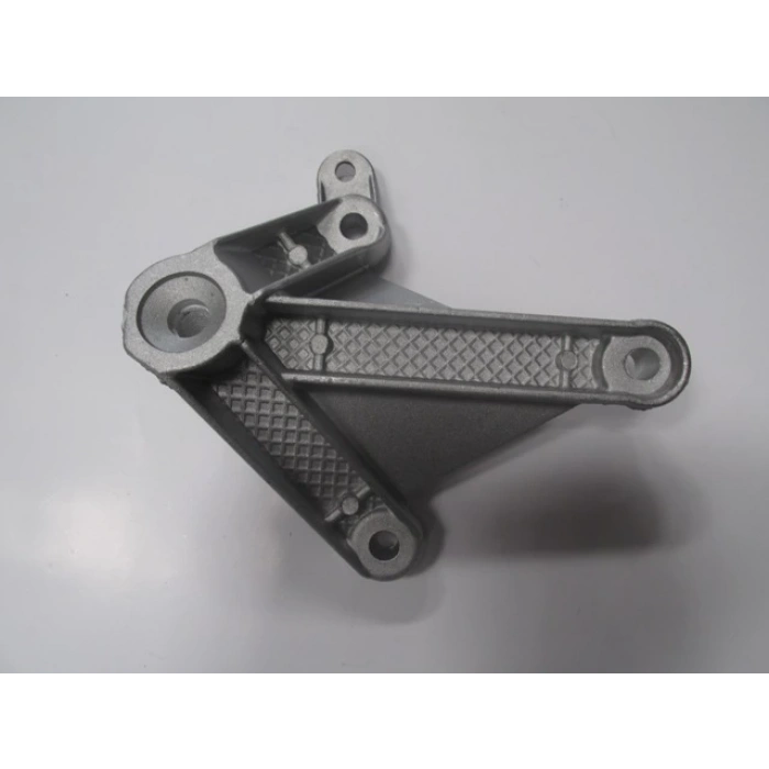 Renault Symbol- Thalıa- Sd- 09/12; Motor Takozu Bağlantı Kulağı 1.5Dcı (Oem No: 8200043084)