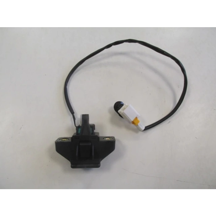 Dacia Sandero 2013-2020 Bagaj Kapağı Kilidi (Kablolu) (Oem No: 8200078950)