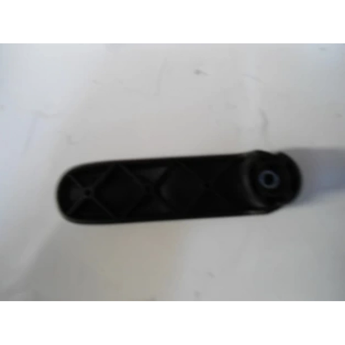 Dacıa Logan- Mcv- 06/08; Arka Bagaj Kapağı İç Açma Kolu (Hushan) (Oem No: 8200095967)