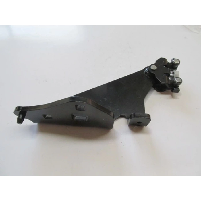 Renault Kangoo- 3- 08/13; Sürgülü Kapı Alt Ray Bağlantısı Sağ (Oem No: 8200497645)