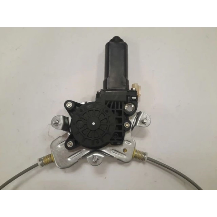 2003-2005 Hyundai Sonata Ön Cam Krikosu Sağ Elektrikli-Motorlu (Hushan) (Adet) (Oem No:8240438011)
