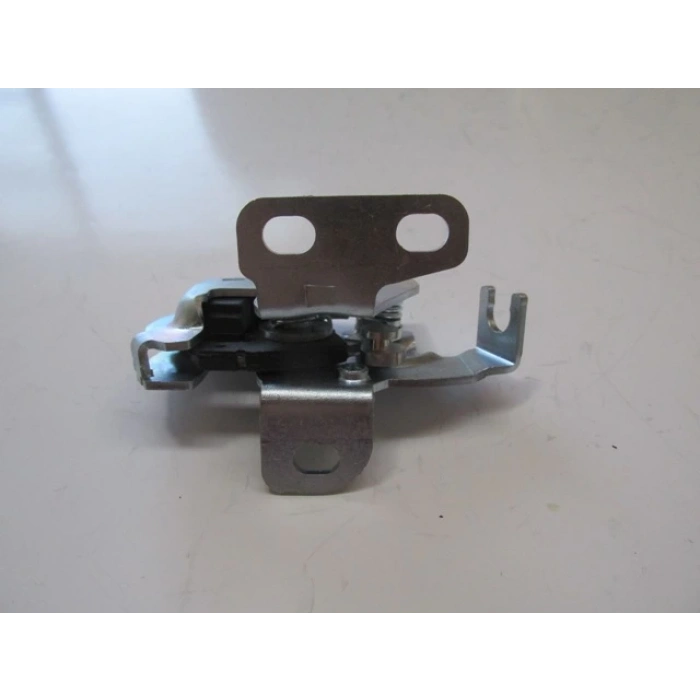 Fiat Fiorino 2008-2024 Bagaj Kilidi Alt Sağ - Sol Aynı (Adet) (Çift Kapı) (Oem No: 8726.Y0)