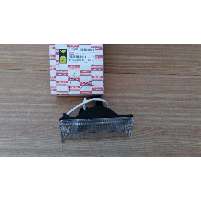 Tampon Sinyali Sağ Beyaz Japon Tfr 2.5 Td 01-02 (Oem No: 8-97228-266-0)