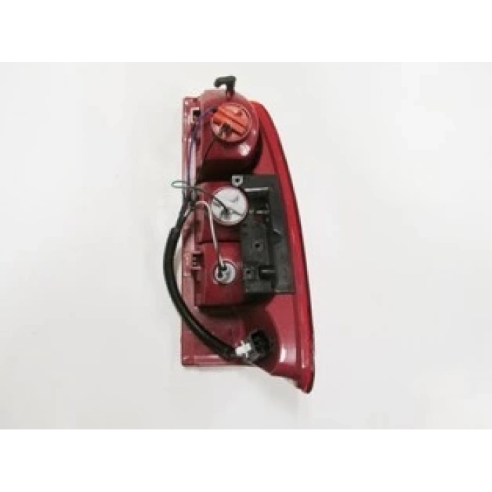 Isuzu D Max- Pıck Up- 07/12; Stop Lambası Sol Kırmızı/Beyaz (Braketli) (4X2/4X4) (Famella) (Oem No: 8-97374666-2)