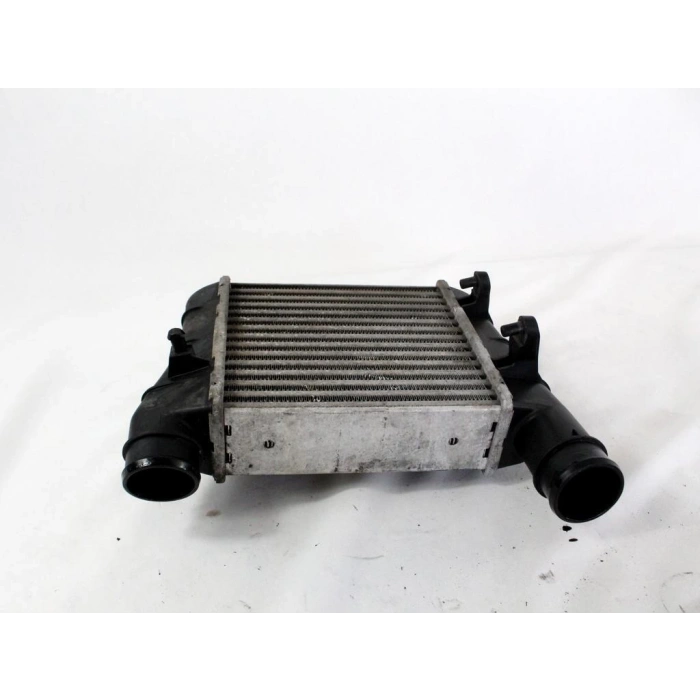 Turbo Radyatörü (220X217X62) Vw A4 Avf-Bpw 1,9 Tdı-2,0 Tdı 00-08 (Oem No: 8E0145805F)