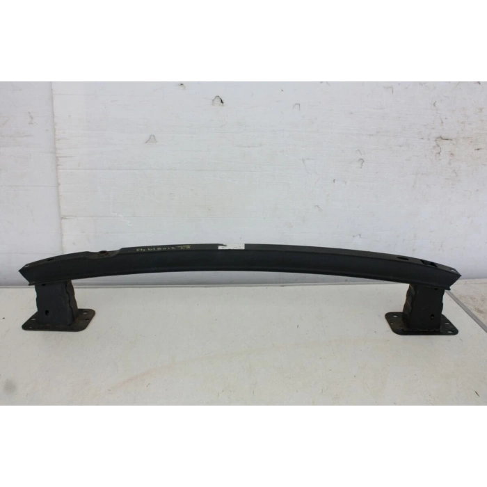 Ford Focus 2004  Tampon Traversi Arka  (Oem No:8V4110746Ab)