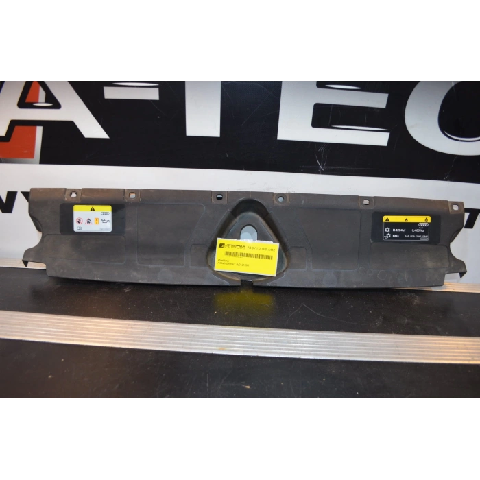 Ön Panel Üst Bakalıtı Vw A3 Bm 20- (Oem No: 8Y0121285)