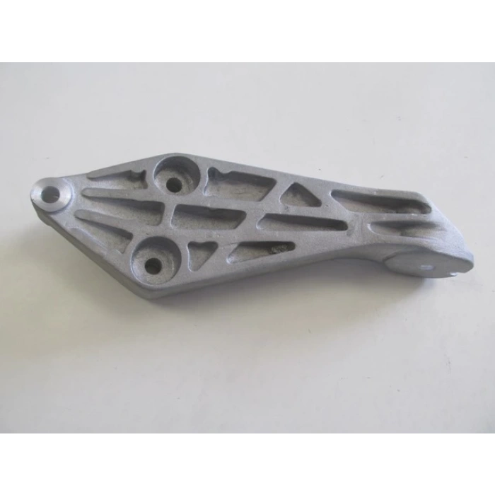 Opel Vectra- B- 96/99; Şanzuman Bağlantı Kulağı (1.8/2.0) (Oem No: 90498428)