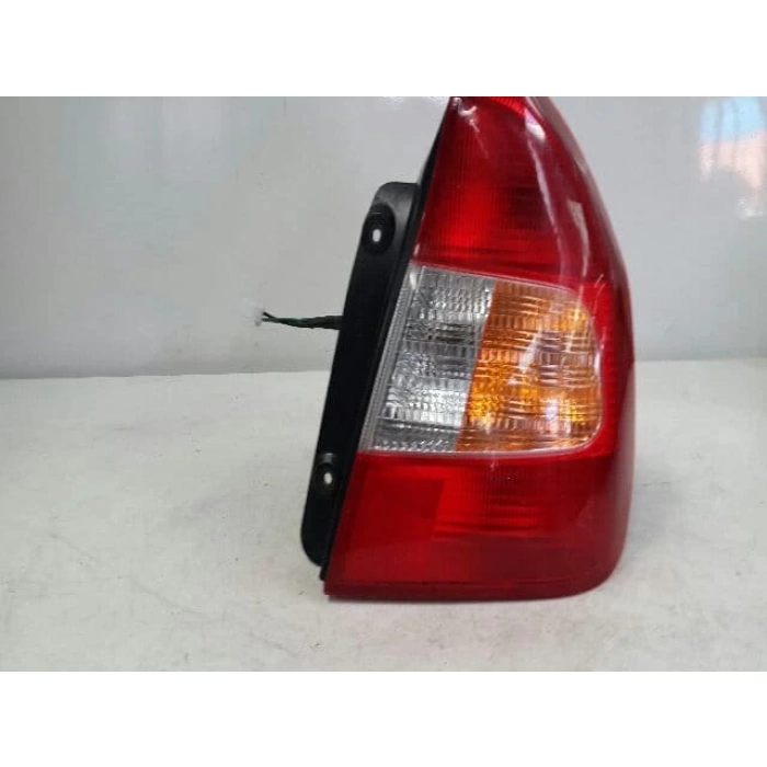 Hyundai Accent 2000-2002 Stop Lambası Duylu Sağ (Oem No: 92402-25000)