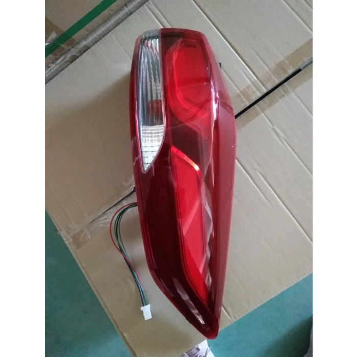Hyundai Elantra 2015-2018 Stop Lambası Dış Sağ Beyaz - Kırmızı (Oem No: 92402F2000)